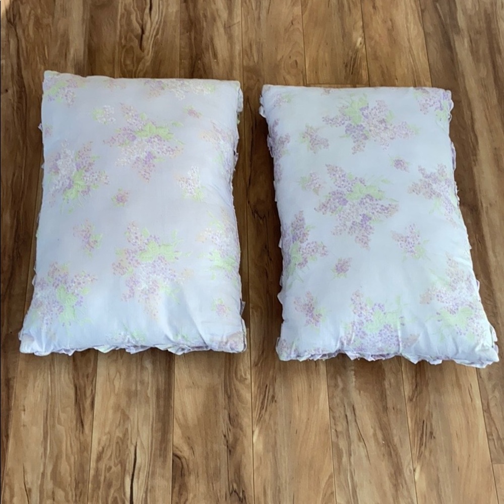 Set of two rectangular lavender accent pillows - Picture 5 of 8